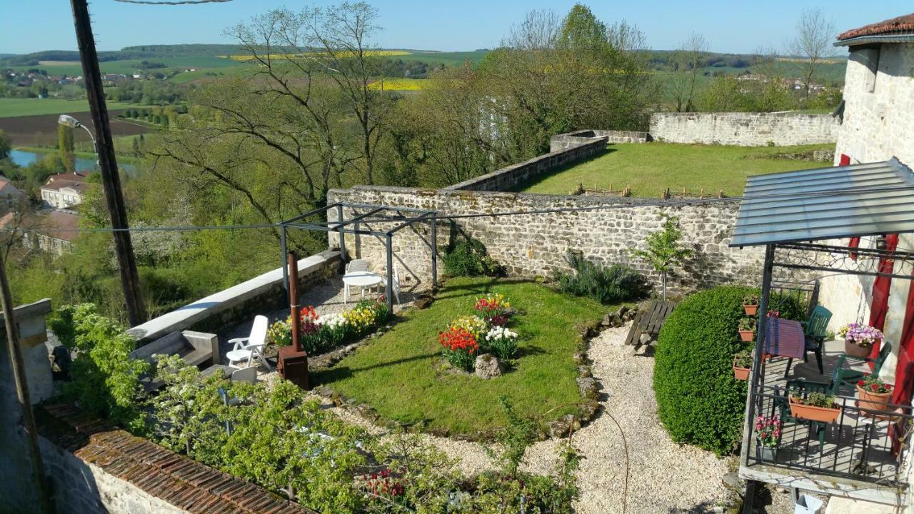 B&B Chez Fouchs - Chambre D'Hotes Dun-sur-Meuse Exterior foto